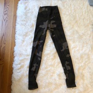 cute aerie green camo leggings